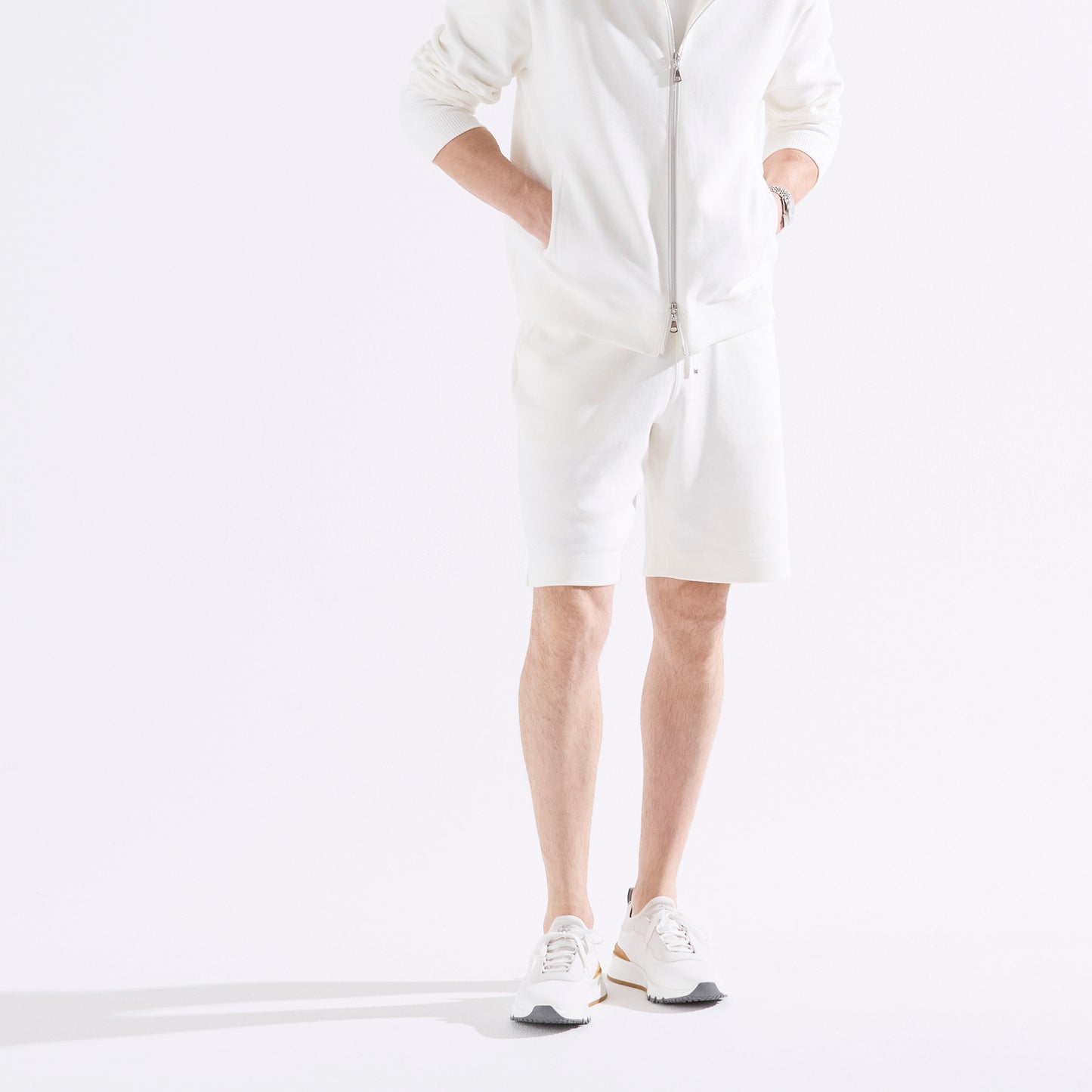 着用カラー:WHITE