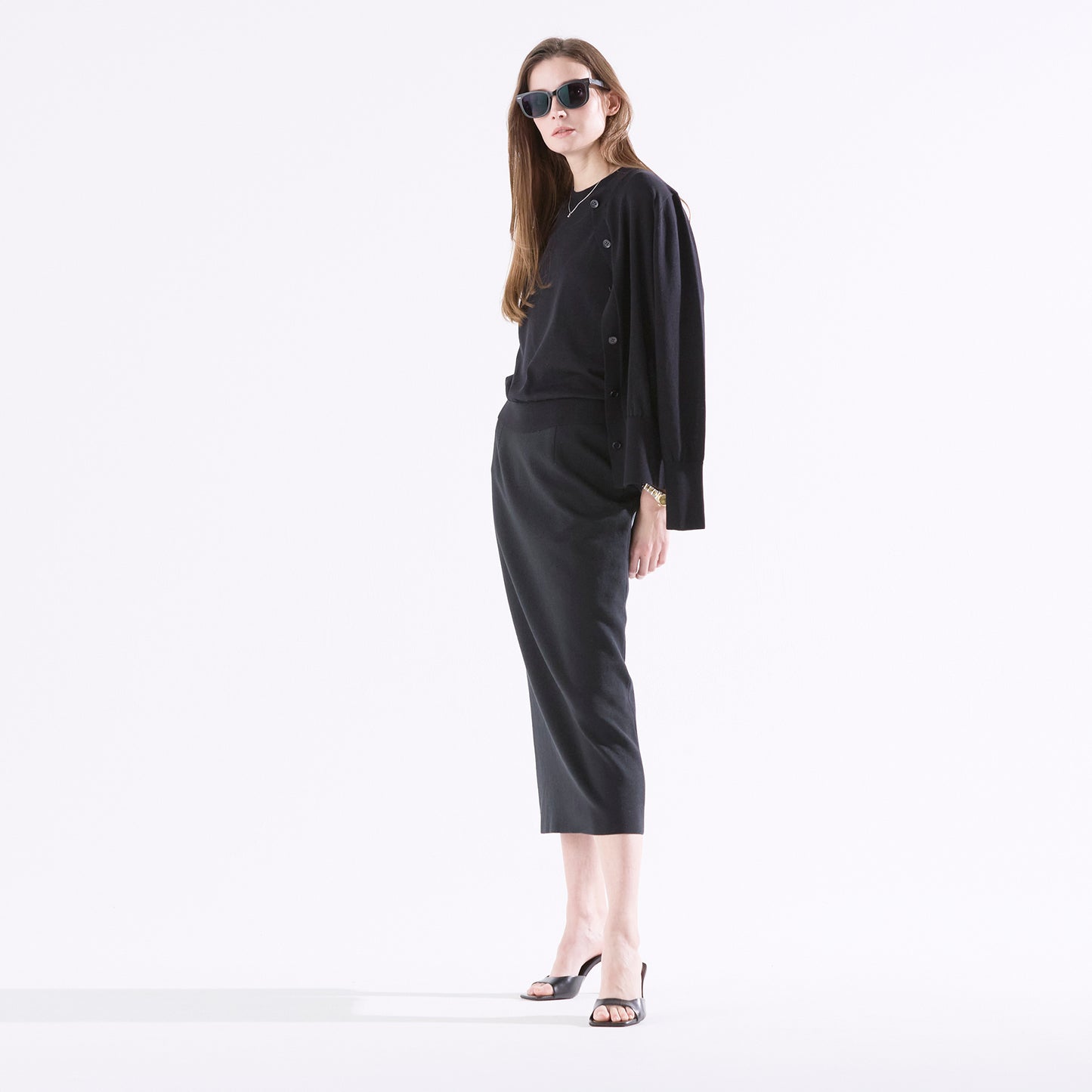 着用カラー:BLACK