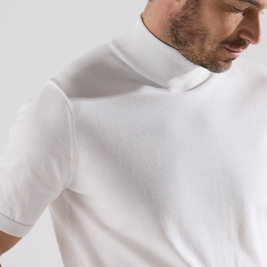 着用カラー：WHITE